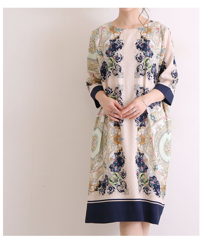 エレガントさに目を奪われるスカーフ柄ワンピース レディース ファッション ワンピース チュニック 紺 ネイビー ミモレ 大人可愛い 40代 レディースファッション 50代女性 ファッション 60代 ミセスファッション サワアラモード Sawa A La Mode Otona 6月7日時販売新作