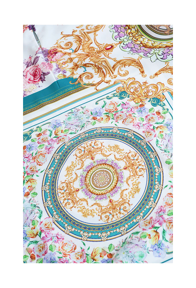 ラグジュアリーなスカーフ柄ワンピース レディース ファッション ワンピース スカーフ柄 緑 グリーン 7分袖 ミモレ丈 大人可愛い 40代 レディースファッション 50代女性 ファッション 60代 ミセスファッション サワアラモード Sawa A La Mode Otona 7月3日時販売新作