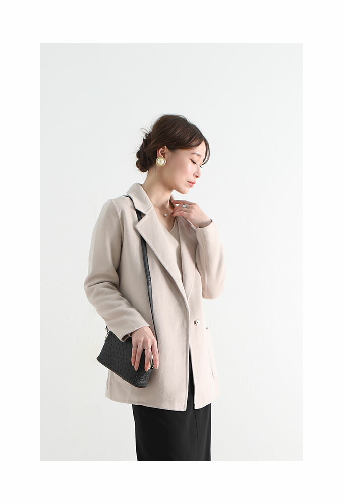 大人の品格を引き立てるショート丈チェスターコート レディース ファッション アウター コート オフホワイト 白 長袖 大人可愛い 40代 レディースファッション 50代女性 ファッション 60代 ミセスファッション サワアラモード Sawa A La Mode Otona 9月22日時販売新作