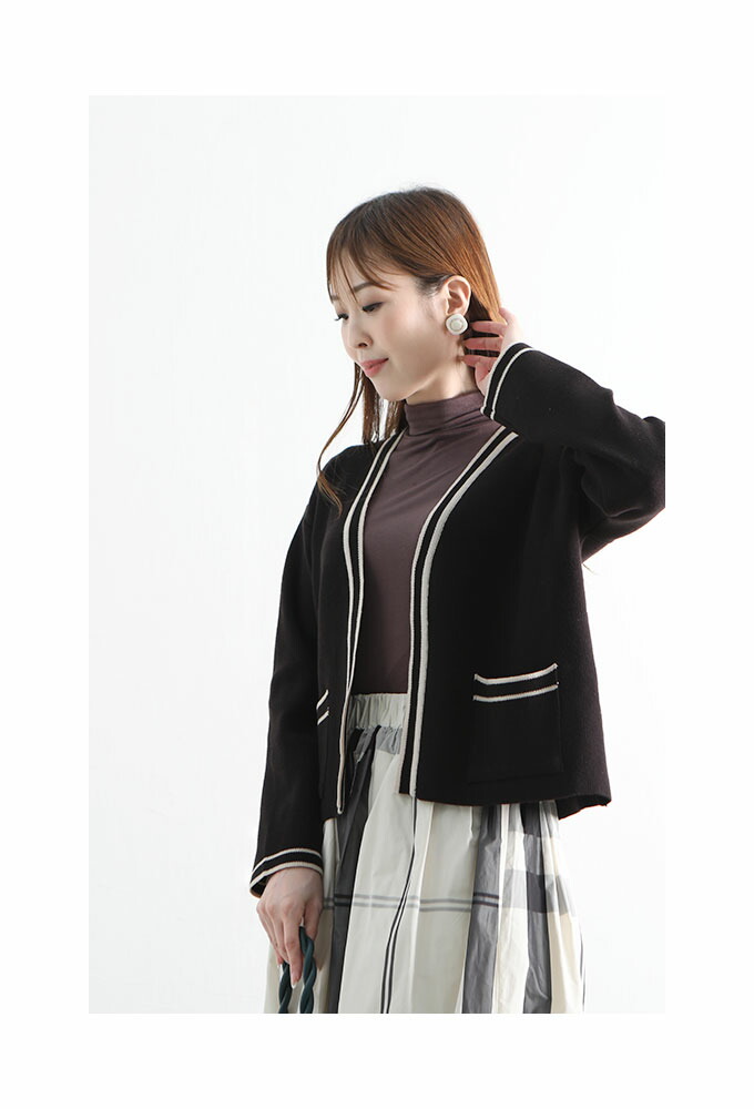 ハイセンスなバイカラーのライン入り上品カーディガン レディース ファッション アウター ジャケット 黒 ベージュ 秋 大人可愛い 40代 レディース ファッション 50代女性 ファッション 60代 ミセスファッション サワアラモード Sawa A La Mode Otona 10月13日時販売新作