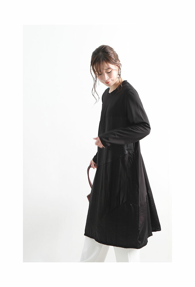 お洒落な異素材切替のモードな漆黒フレアワンピース レディース ファッション ワンピース チュニック 黒 ブラック 秋 大人可愛い 40代 レディースファッション 50代女性 ファッション 60代 ミセスファッション サワアラモード Sawa A La Mode Otona 10月18日時販売新作