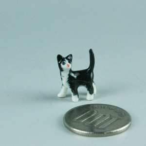 楽天市場 ミニチュア ネコの置物 小さい小さいサイズ 100円玉よりも小さなサイズ 陶器製 動物置物 d Shop