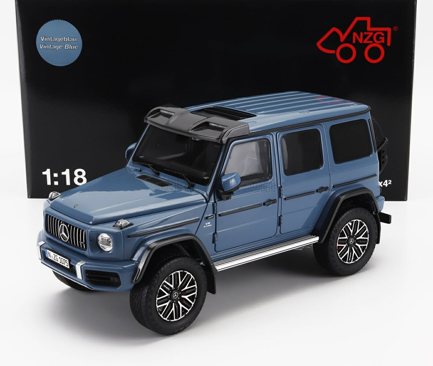 水色のクラシックカー ミニカー 1/18 NZG 1/18 Mercedes Benz G63 W163 4x4 AMG 2023 VINTAGE BLUE