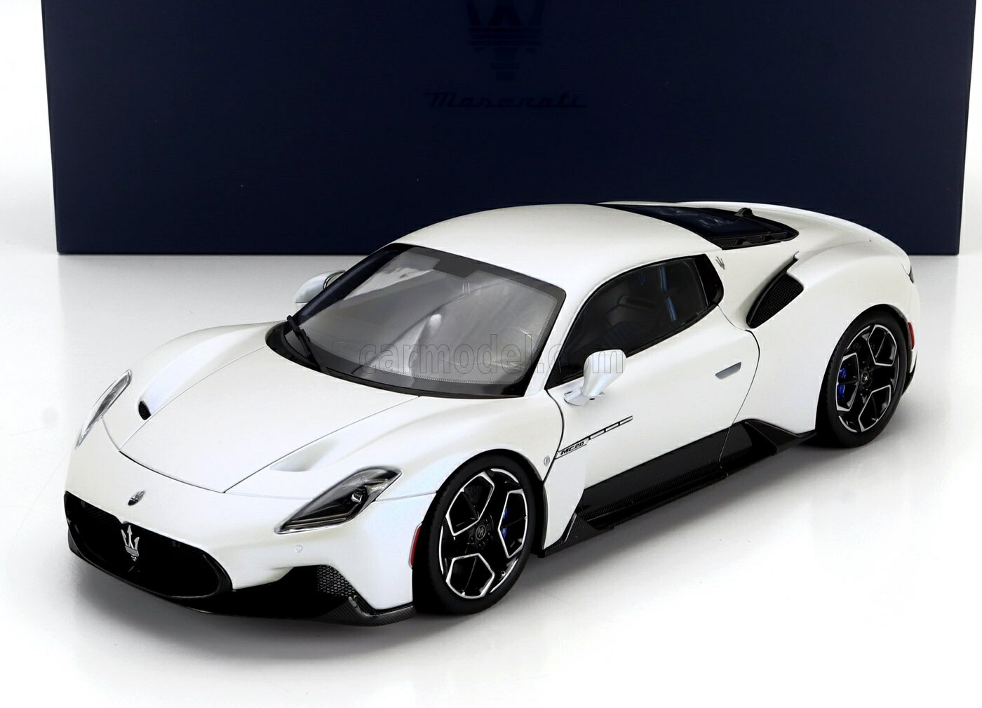 Maserati ミニカー 2個セット ホワイト/ブルー Amazon | 京商 1/64 マセラティ MC12 白 ホワイト ミニカー