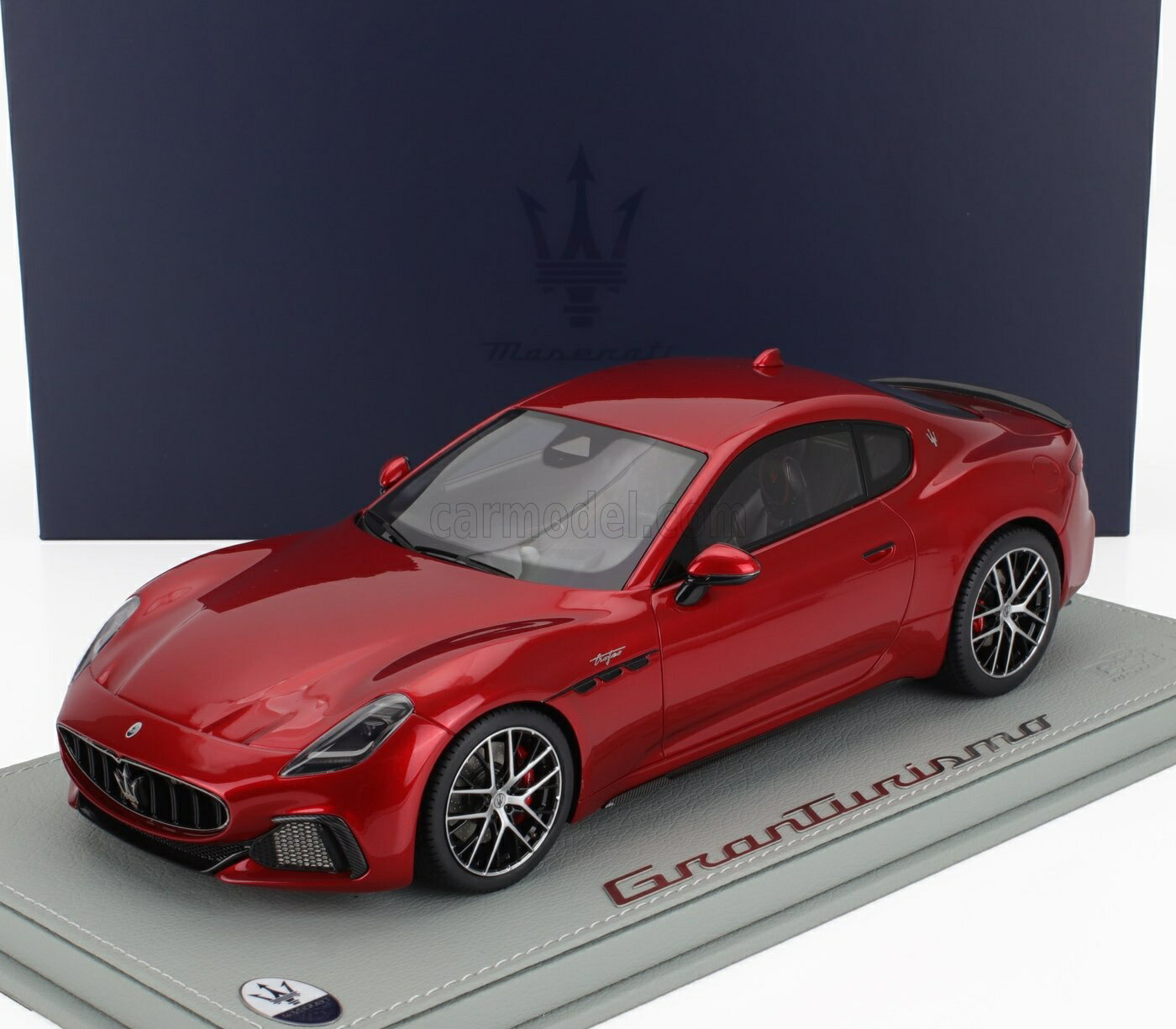 ミニカー　1/18 Maserati Grecale Trofeo(ホワイト) ケース付 [P18220GV] 1/18 BBR Maserati Grecale (White Trophy) Resin Car Model