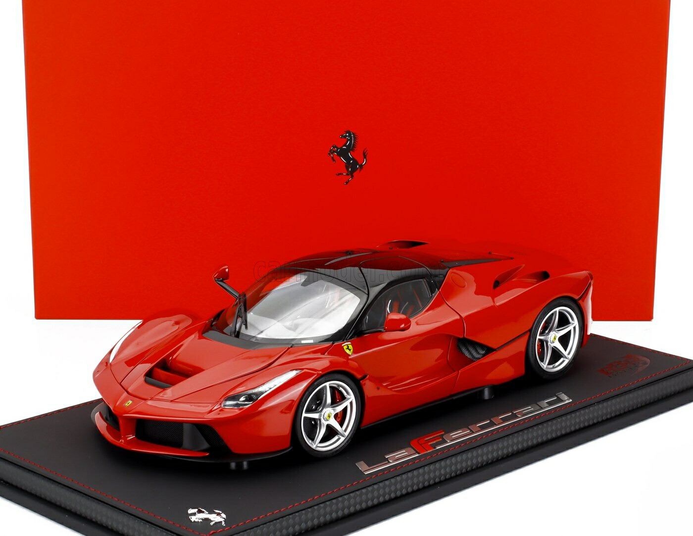 楽天市場】Bburago Ferrari LaFerrari 1/18 レッド フェラーリ ラ