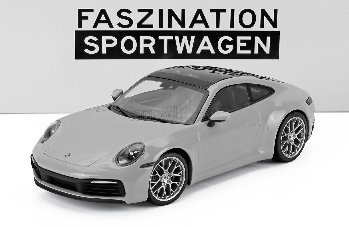 ミニチャンプス ポルシェ911 992.1 カレラ4S 1/18 新品 ミニチャンプス 1/18スケール「ポルシェ911(992)カレラ4S」(ブルー