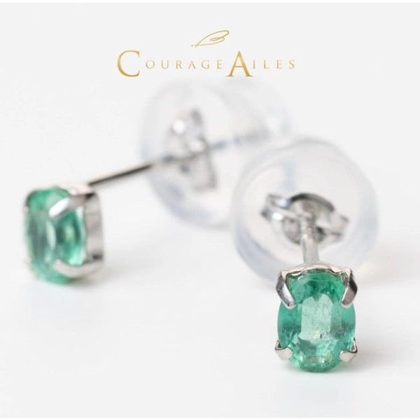 Courage Ailes EDA-1470EM [ピアス (5月誕生石 エメラルド 天然石 カラーストーン Pt900 プラチナ ペンダント結婚祝い 記念日 誕生日 華奢 贈り物 シンプル 4本爪)] メーカー直送