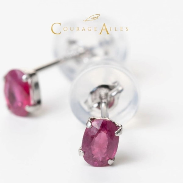Courage Ailes EDA-1470RU [ピアス (7月誕生石 ルビー 天然石 カラーストーン Pt900 プラチナ ペンダント結婚祝い 記念日 誕生日 華奢 贈り物 シンプル 4本爪)] メーカー直送