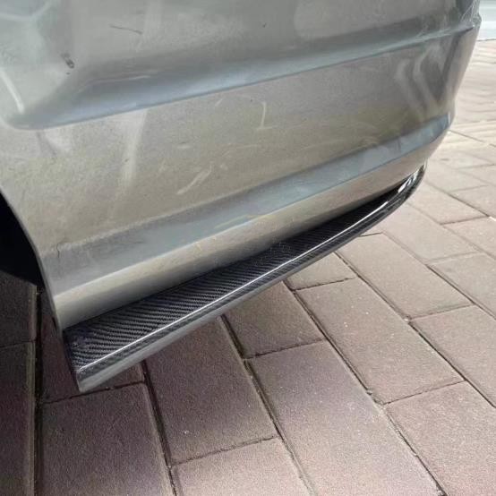 新品ベンツ　Cクラス　2007-2014 　W204 C63 AMG リアバンパー スプリッター 左右2個 カーボン製