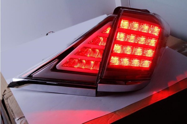トヨタ・アルファード 20系前期/後期 テールランプ テールライトLED