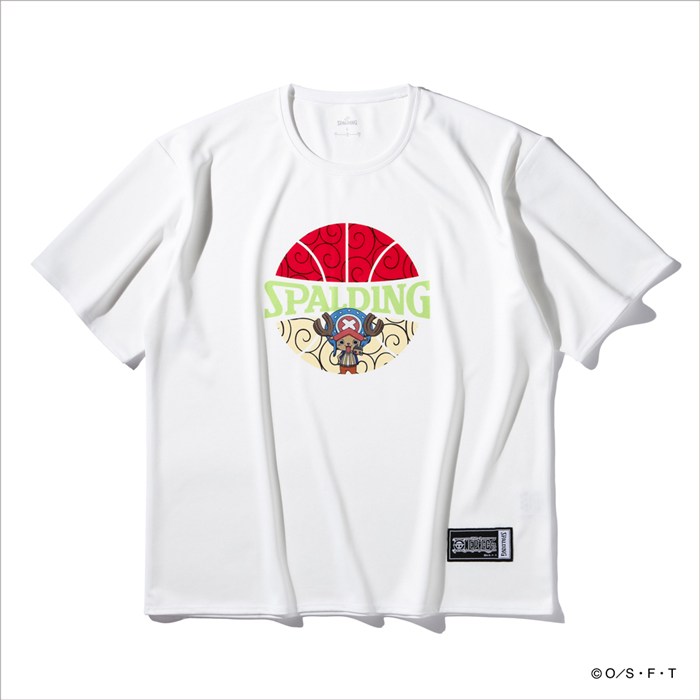 ＜ネコポス発送 送料無料＞ SPALDING（スポルディング）　SMT25103P　2000　バスケットボール　ONE PIECE ヒトヒトの実 ボールプリント Tシャツ　25FW