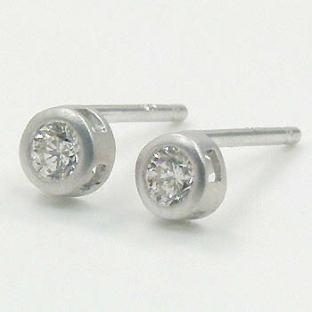 最短翌日 クーポンで大割引 ダイヤモンドピアス　18金ホワイトゴールドダイヤモンド 0.1ｃｔx2 typeAA ピアス(つや消し/通常芯・シリコンキャッチ付）送料無料 40,398円