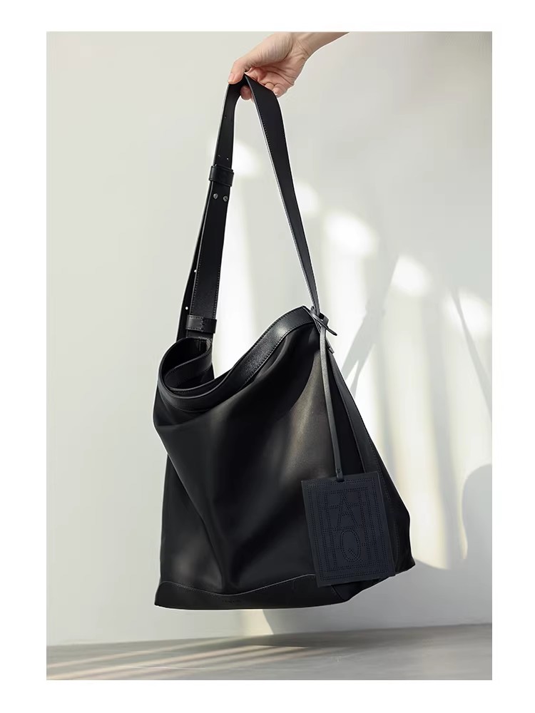 【a bag a life】ショルダーバッグ レディース 軽量 本革 ナイロン 斜めがけ 大容量 A4対応 通勤バッグ シンプル 上品 おしゃれ 2WAY ワンショルダー 肩掛け バッグ 通勤 きれいめ