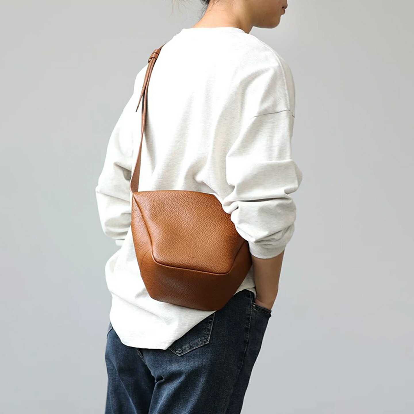 ＼3,000円OFFクーポン券別れ別れ中／【a bag a life】本革 ハーフムーンバッグ レディース 380g超軽さ ショルダーバッグ 一ショルダーバッグ 牛皮 長紙入れ納める 生まれながらシボ 大開口部 曲がったがけ 小ささ ユニ一発やる 貨物輸送無料