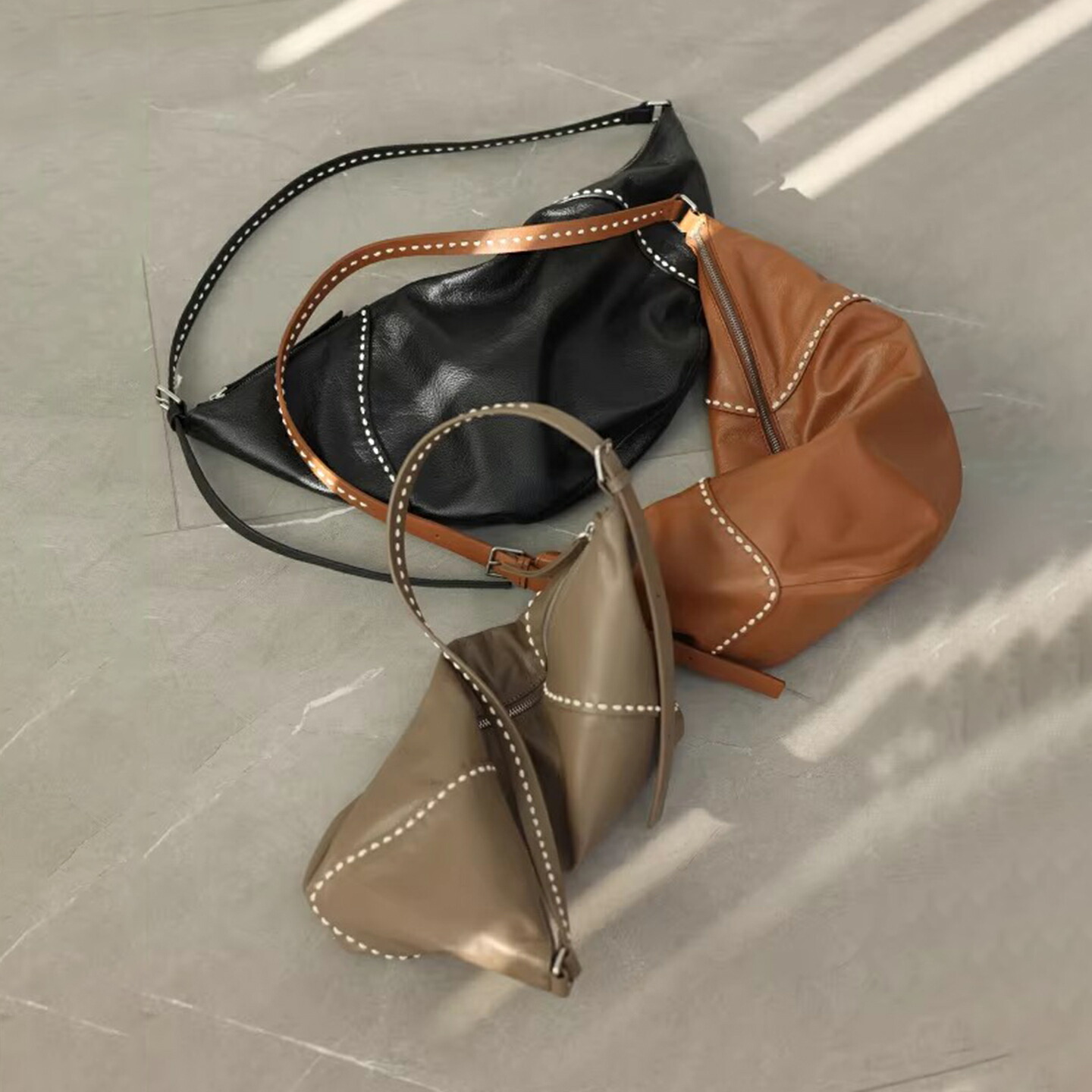 ＼3,000円OFF引き換え証離れ離れ中／【a bag a life】本革 ショルダーバッグ レディース メンズ 軽さ 壱ショルダーバッグ 牛皮 手縫い やわらかい 折りたためる なめし革御徒面子 曲がったがけ ユニ一発やる