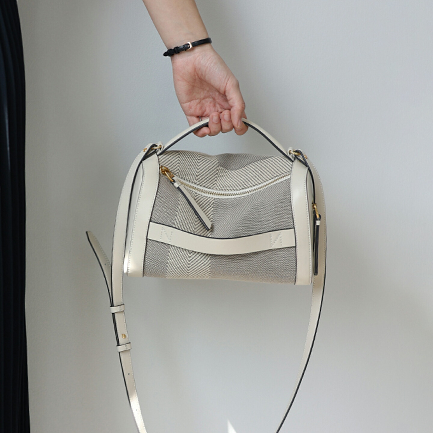 【a bag a life】混紡生地( コットン×ナイロン )×牛革 レディース 340g 軽量  本革 ショルダーバッグ 2way 軽い  レザー キューブバッグ ハンドバッグ 手提げ 肩掛け 斜め掛け 小さめ カジュアル おしゃれ 30代 40代 50代 ギフト 母の日 ベージュ 送料無料