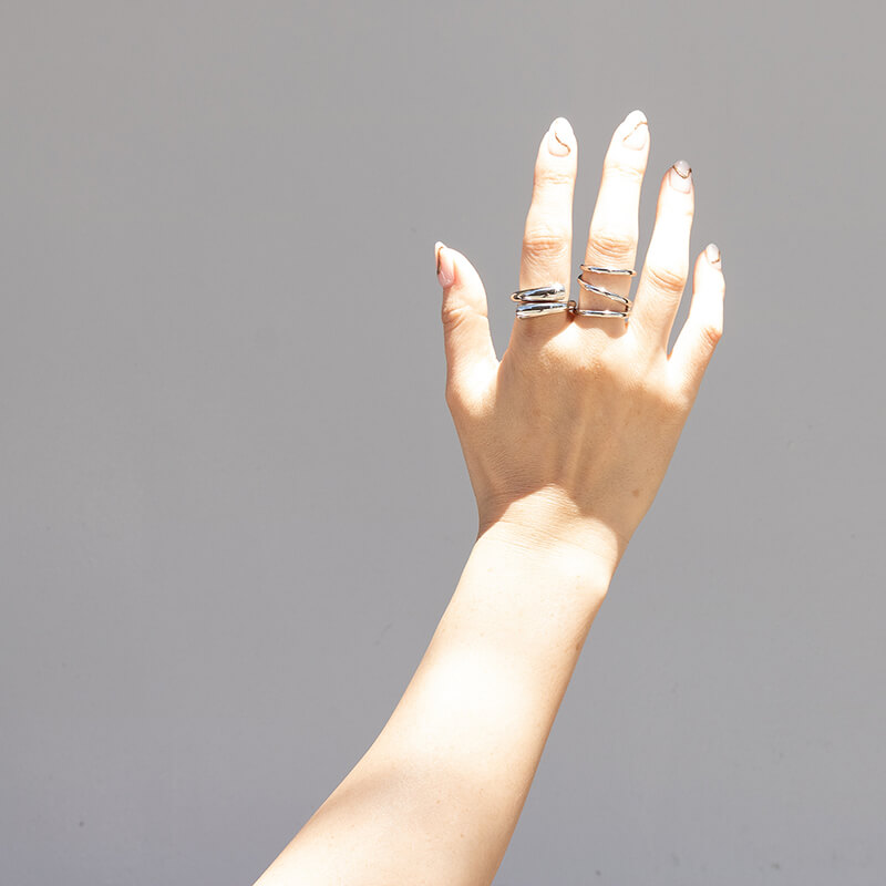 楽天市場 メール便送料無料 メタルロールリング 指輪 レディース クロス デザイン 重ね付け アクセ シンプル 女性 プレセント ギフト 大人 可愛い おしゃれ アバスクデザイン