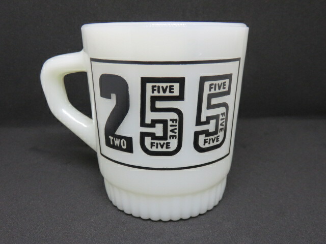 ■ファイヤーキング（FIRE KING)■スタッキングマグカップ（255 EAGLE AERIE 2192)■白リブボトム■1960年～1976年生み出すこと