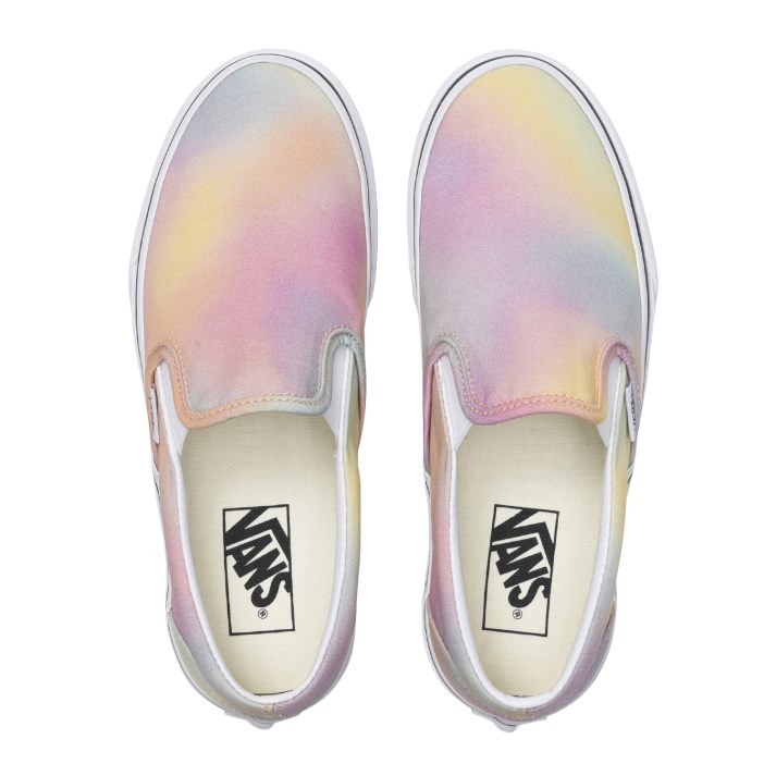 vans aura classic slip on