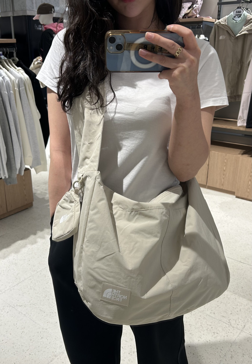 【大人気】【美品】ザノースフェイス　斜めがけ　ショルダーバッグ 　クロスバッグ ☆配送無料☆ [THE NORTH FACE] NN2PR29 / NN2PR26 URBAN CROSS