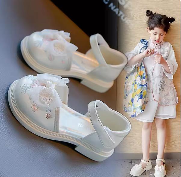 子供サンダルチャイナ靴 民族風夏人気ローヒールプリンセス靴シューズ子ども靴くつお姫様風可愛い女の子 ラップサンダルフォーマル靴子供用 こども キッズ靴 スリッパ キュートパンプス 子供サンダル ソフトラバー 結婚式 お出かけ 通園通学通気性良 柔らかい歩きやすい画像