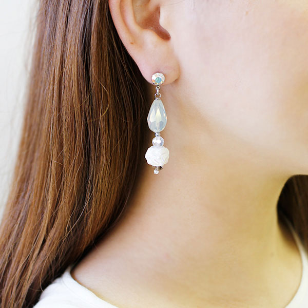 楽天市場 オフクーポン配信中 Abiste アビステ クリスタルガラスロングピアス ホワイト レディース 女性 人気 上品 大人 おしゃれ キラキラ アクセサリー ブランド ギフト 30代 40代 Abiste 楽天市場店