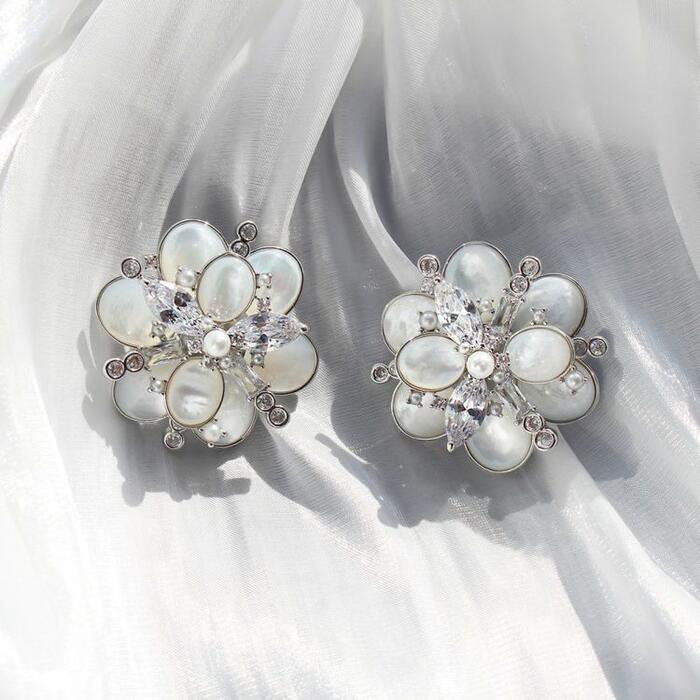 【マラソン限定☆最大2,000円OFF☆】ABISTE 【FLEUR DE NEIGE】カボションフラワーイヤリング/3241145 ブランド アビステ ギフト ブライダル イヤーアクセサリー パーティー クルーズ ディナーショー 大人映え シルバー ご褒美｜ABISTE　店