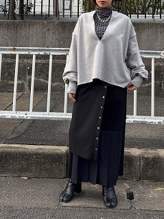【TRANOI.】手当たりのど首TORAティーシャツ 240J235