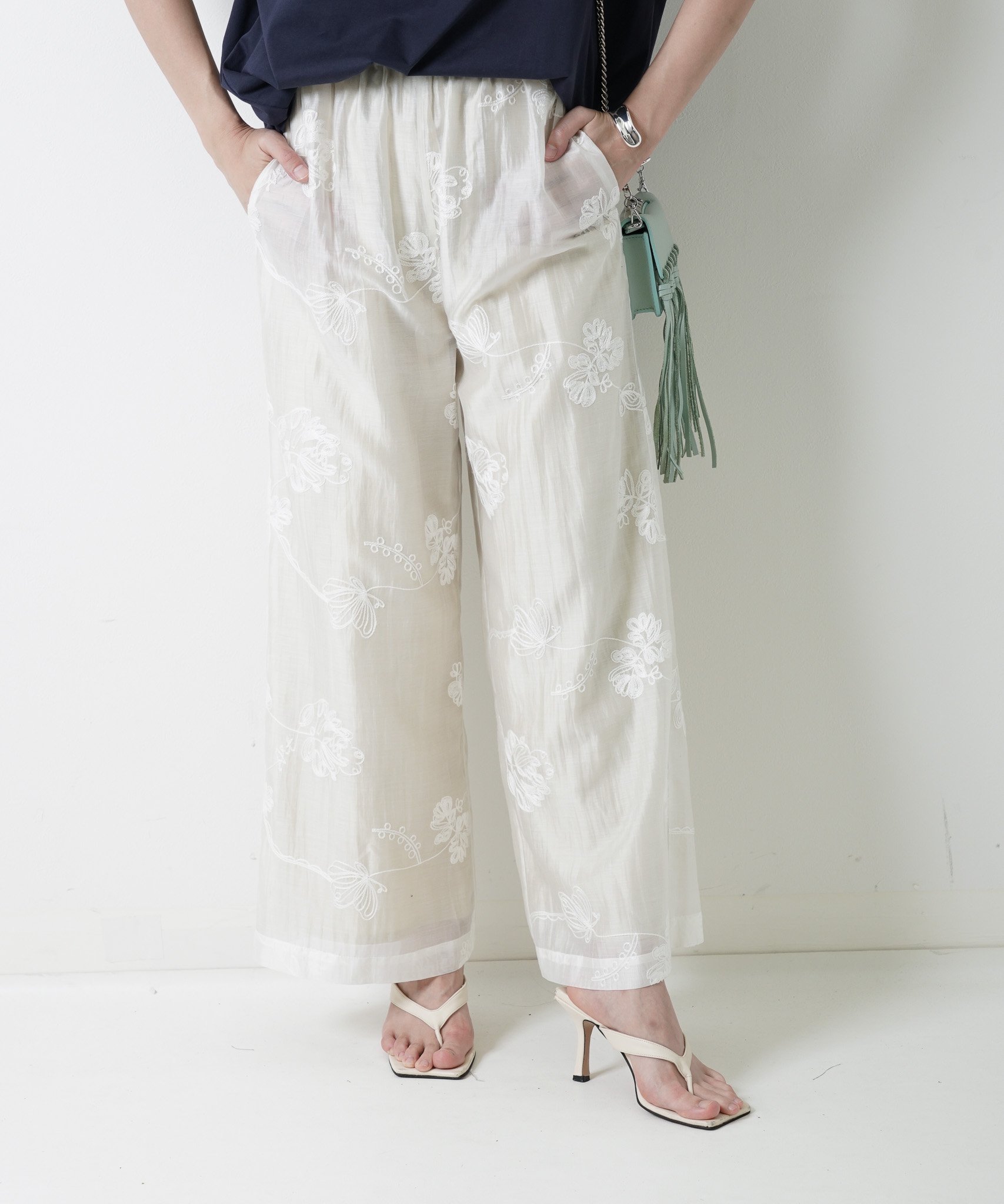 ★即納★20%OFF(18480円→14784円)【C.C.CROSS】レイヤード刺繍パンツ_12266027|Aboutir