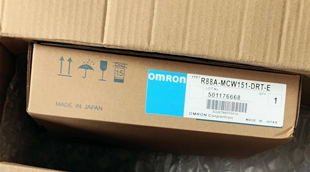 【新品 適当お願いごと書ふり出し可】OMRON サーボ原動機 R88A-MCW151-DRT-E 【６ヶ月引き受ける】