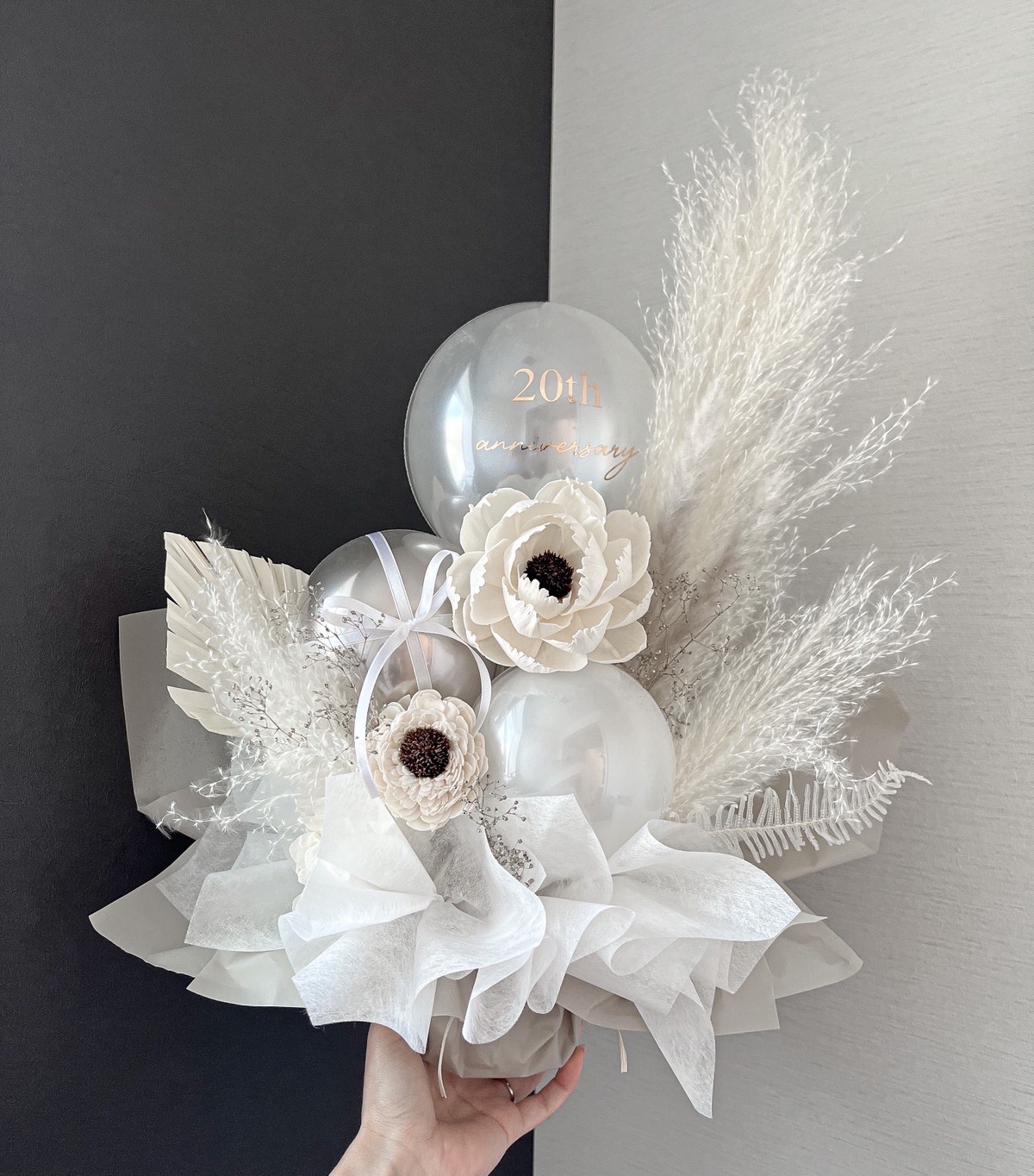 pearl white elegant arrangeバルーンギフト　お誕生日　記念日周年祝い　オーダーメイド　上品高級感　バルーンアレンジ　発表会バレエ　ダンス　ピアノ　習い事｜abuku balloon 店