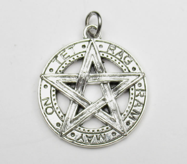 【楽天市場】五芒星 ペンダント 革ひも付き ペンタグラム 星 スター TETRAGRAMMAYON シルバーカラー 神聖幾何学図形