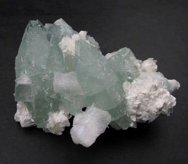 グリーンアポフィライト☆カルサイト共生☆クラスター☆台座付き☆ 楽天市場】グリーンアポフィライト クラスター 虹あり 透明感のある