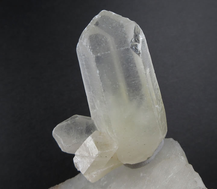 スモーキーシトリンラフポイント 1：ウィンドウ 高品質シトリン水晶 虹入り原石 置物 インテリア 金属台座付き 訳あり