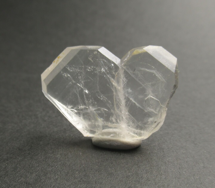 双晶　山梨県　乙女鉱山産　水晶 楽天市場】超レア品！（乙女水晶）日本式双晶 山梨県山梨市乙女