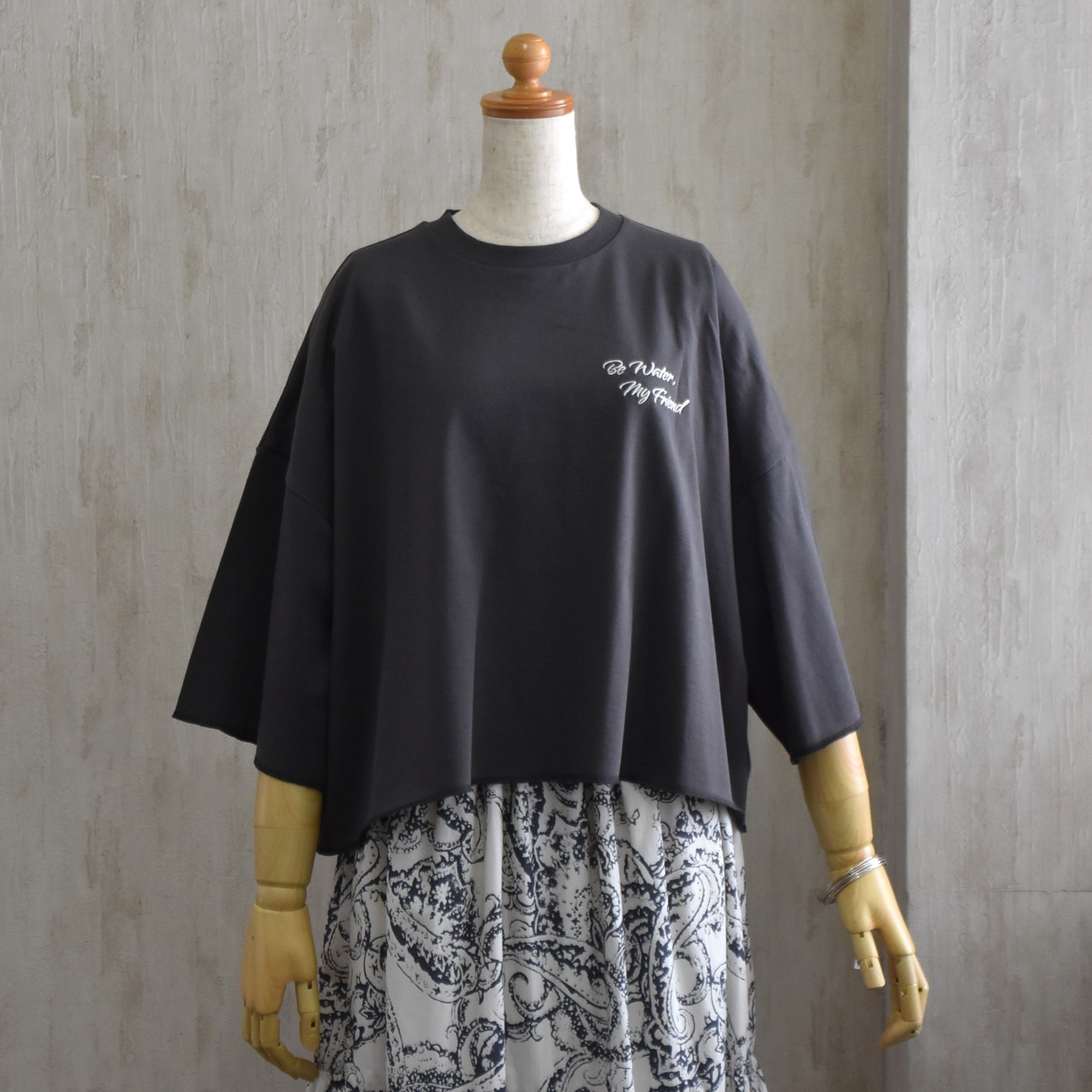 SACRA(櫻)/S.FINE FLEECE CROPPED LOGO TOP【3色詳しく述べる】