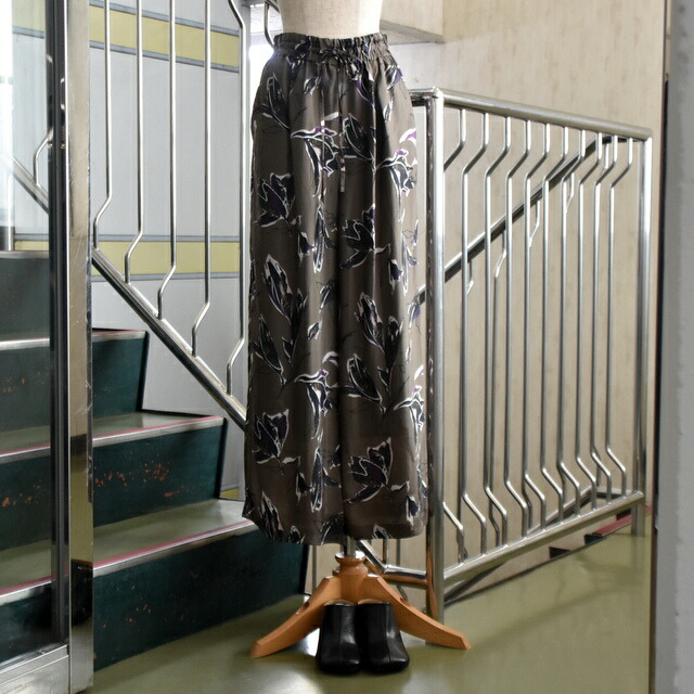 新品♡SACRA♡BLURRED fFLORA PANTS グリーン　36 新品♡SACRA♡BLURRED fFLORA PANTS グリーン 36 BLURRED FLORA
