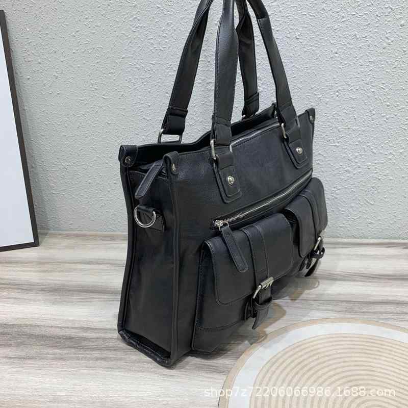 メンズ ビジネスバッグ レザー調 PVC 合皮 超軽量 斜め掛け 手さげ 肩掛け ブリーフケース 14インチ ノートPC スマホ 財布 バッグ 通勤 カジュアル ハンドバッグ ファッション 黒 おしゃれ かっこいい 旅行 ギフト プレゼント 送料無料(x3)｜アクセルジャパン 10,800円