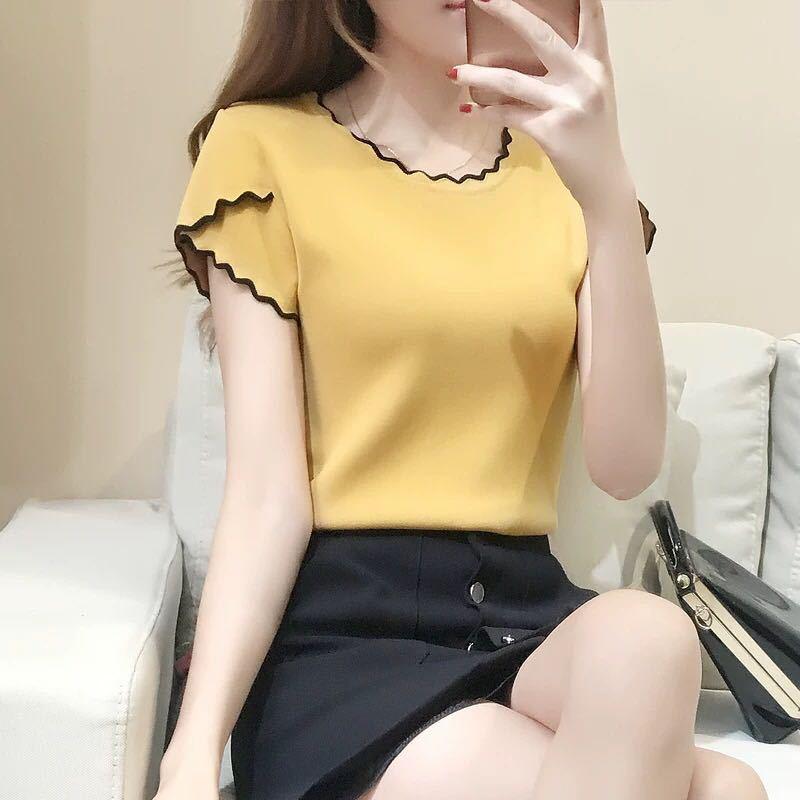 ホワイト 白 ショート丈 ミニ Vネック アイス 半袖 ニットの 女性は 小さいです。|アクセルジャパン