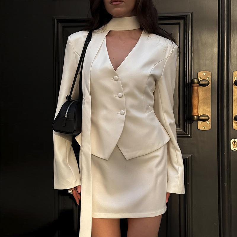 セットアップ レディース Vのど首 欧米の お上さん服 2025 夏の 新型の 甘くて 目あたらしいな v のど首の 長袖の プルオーバー 御機嫌酉の方角はお 尻の 半身の スコートの 2つの 仕掛けるを 包みます。x2
