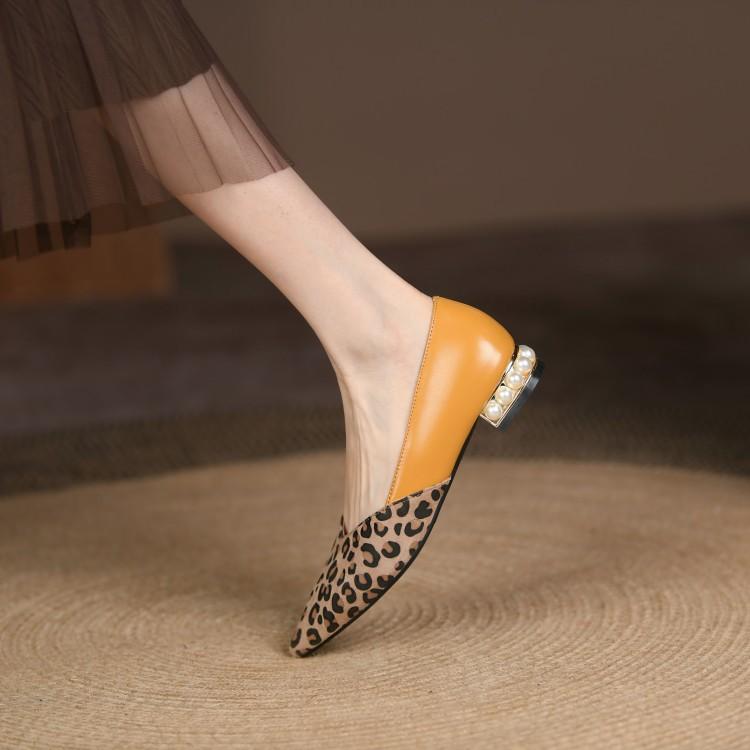 パンプス レディース ローヒール ヒョウ柄 切り替え チャンキーヒール パール フラットシューズ ポインテッドトゥ ぺたんこ 走れる 痛くない 歩きやすい 疲れにくい 通勤用 仕事 普段使い カジュアル エレガント きれいめ フェミニン 婦人靴 大人 上|アクセルジャパン
