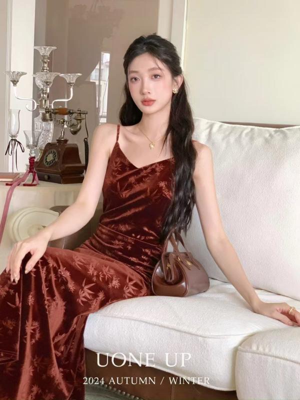 ワンピース レディース 秋 ベルベット ジャカード織り 竹葉柄 植物花柄 ストラップ スクエアネック スリムフィット ロング丈 女性用 ドレス 花柄 秋冬 スタイリッシュ 伸縮性 軽量 普段使い 通勤用｜アクセルジャパン