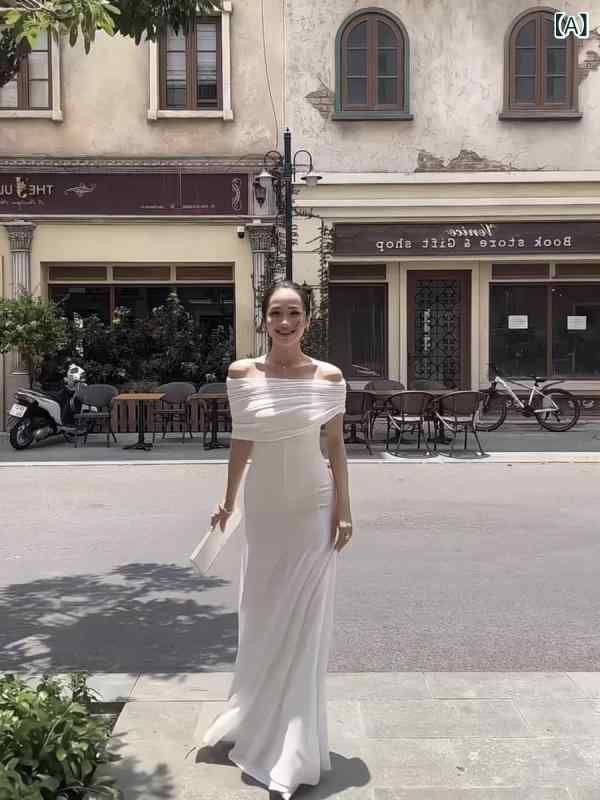 ワンピース レディース ロング丈 オフショルダー ドレス ホワイト 白 無地 体型カバー 着痩せ ゆったり マキシ丈 二の腕カバー お腹周り ビーチウェア リゾート リゾートワンピ 海辺 切り替え ギャザー シワ加工 高級感 上品 エレガント パーティー｜アクセルジャパン