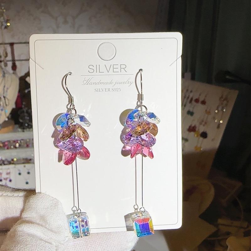 ピアス レディース アクセサリー フックピアス ロングピアス タッセル ゆらゆら 揺れる クリスタル ジルコニア 高級感 カラフル 花 フラワー 四角 スクエア バロック様式 エレガント パーティー 結婚式 デート お呼ばれ 華やか 大人かわいい ファッシ｜アクセルジャパン
