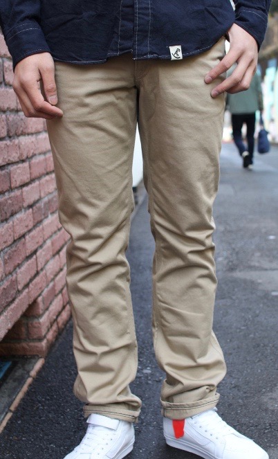 BLUE WAY(青碧通い路)\u003cBR\u003eENGINEER IN REGULAR CHINO PANTS\u003cBR\u003e(M1632  応用科学者 はたご屋撥ねのける レギュラー引っ切りない チノ食パン)\u003cBR\u003e定番一般受けチノ食パン【日本製 貨物輸送無料】\u003cBR\u003e【2色詳しく述べる(カーキ/黒いこと)】