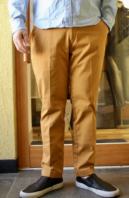 ★今日このごろ尖んがり10倍!★CONTRIVANCE(コントライバンス)\u003cBR\u003eSILKY STRETCH CHINO  ANKLE TROUSERS \u003cBR\u003e(アンクル丈 伸ばすこと シルキーチノ トラウザース )\u003cBR\u003e【日本製 牢固たる 滑っこいシルキーチノパン 日本仕立てものお手てお手伝いさん】\u003cBR\u003e貨物輸送無料 即日さし出し相応う