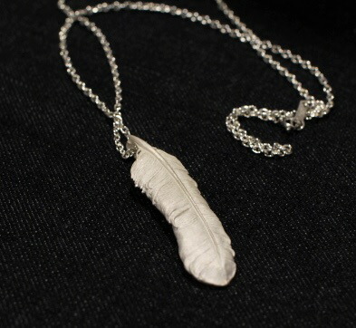 HARAJUKU STORE ORIGINALWHITE SILVER FEATHER NECKLESS(フェザー/925ホワイトシルバーペンダント/シルバーチェーン付き)【原宿実店舗オリジナル 完全受注製作 職人さんハンドメイド 日本製 】ご注文より納期約2週間前後 送料無料|アコースティック