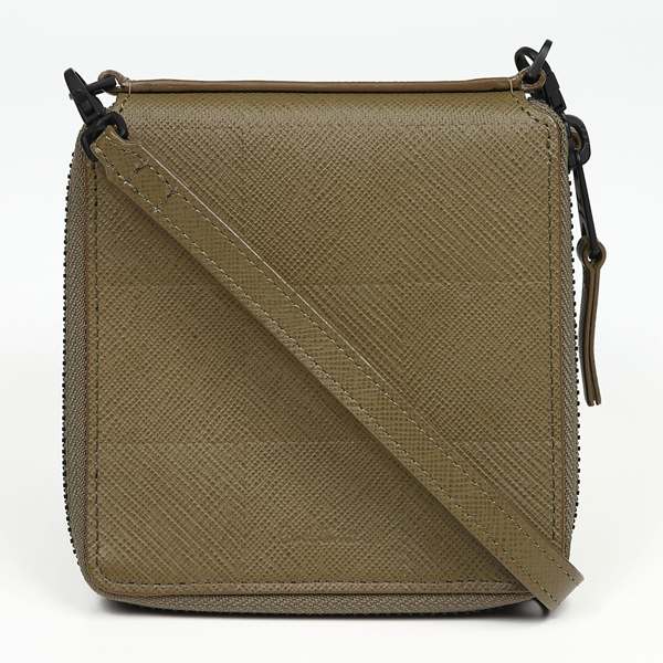 ポールスミス ショルダーバッグ サコッシュバッグ ネックウォレット 斜めかけ バッグ Paul Smith メンズ カーキ 男性 紳士 ハイブランド 丈夫 レザー 本革 ギフト プレゼント クリスマス バレンタイン 誕生日 入学 入社 新生活 街歩き おしゃれ 男女兼用 無料ラッピング可 21,450円