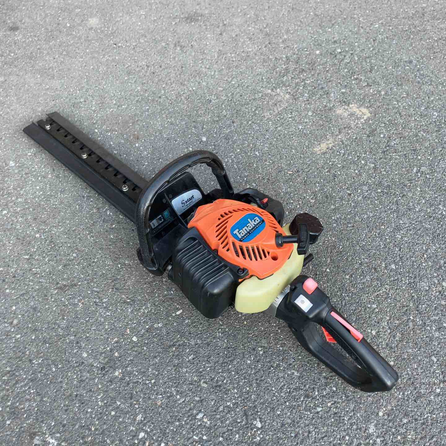 【中古品】 タナカ/Tanaka エンジンヘッジトリマー・TCH22EAP 【桶川店】